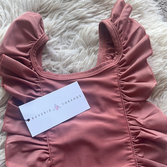 NWT ruffle swimsuit - Picture 5 of 5